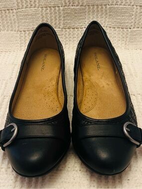 Solanzz Women's Black Quilted Ballet Flats with Buckle